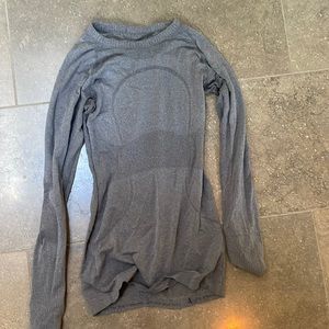 Lululemon athletic long sleeve shirt, grey, size 4!!